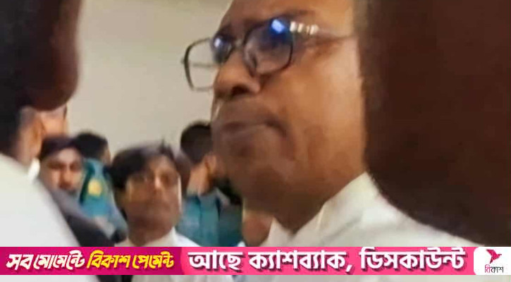 আদালতে সাংবাদিকের ওপর হামলা, ক্ষমা চাইলেন সেই আইনজীবী